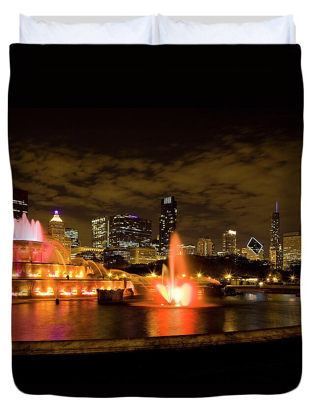 Scenics Duvet Cover featuring the photograph Buckingham Fountain, Chicago by Bluehill75