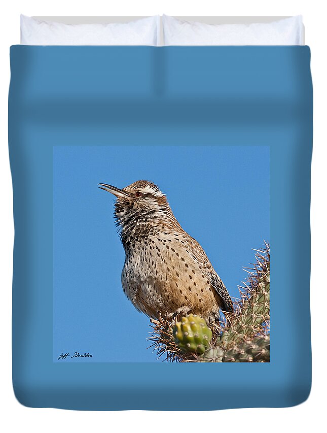 Animal Duvet Cover featuring the photograph Cactus Wren Singing by Jeff Goulden