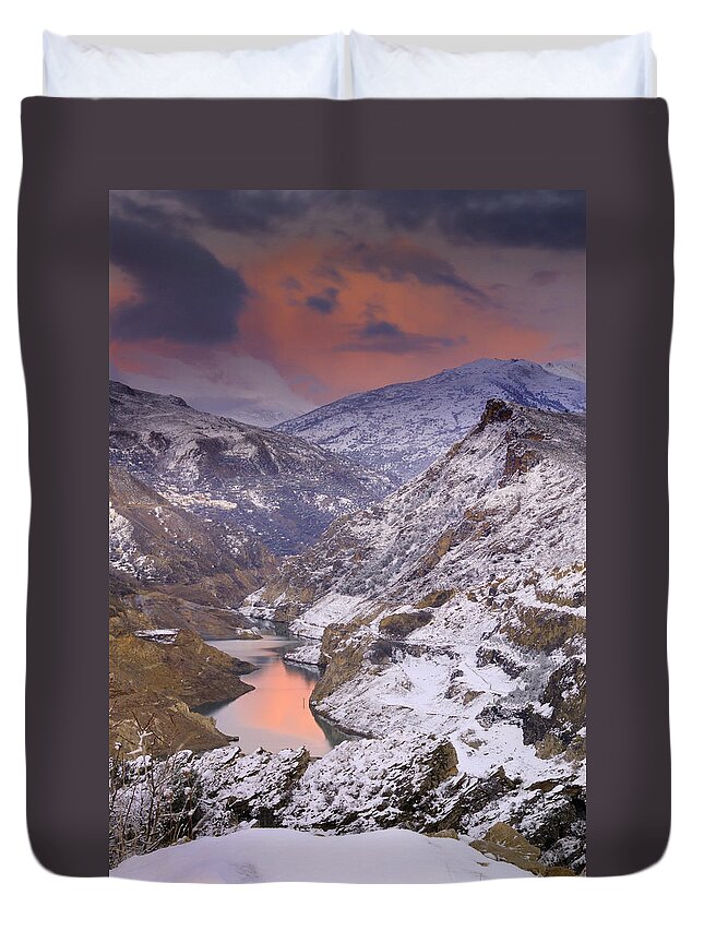 Sunset Duvet Cover featuring the photograph Canales by Guido Montanes Castillo