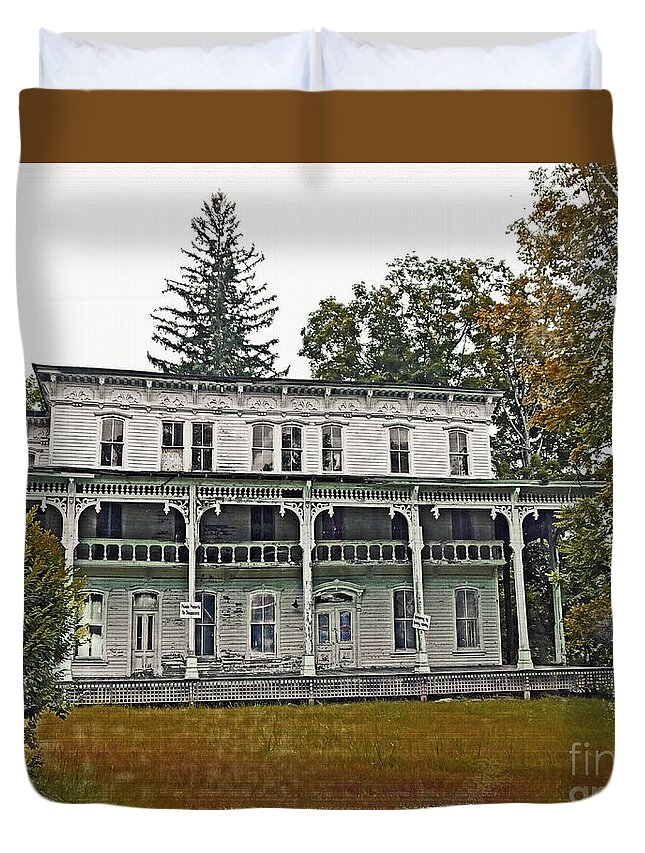 Victorian House Duvet Cover featuring the digital art Catskill Home Lexington NY by Lizi Beard-Ward