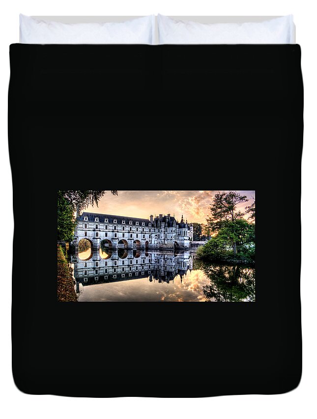 Chateau De Chenonceau Duvet Cover featuring the photograph Chenonceau Sunset by Weston Westmoreland