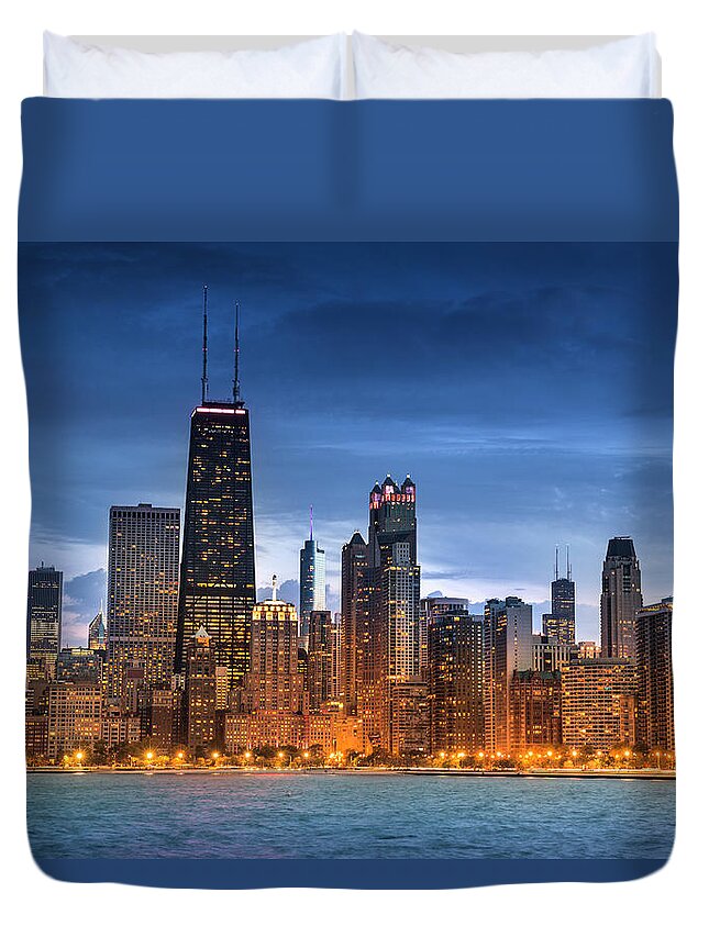 Water's Edge Duvet Cover featuring the photograph Chicago Illinois Skyline by Pgiam
