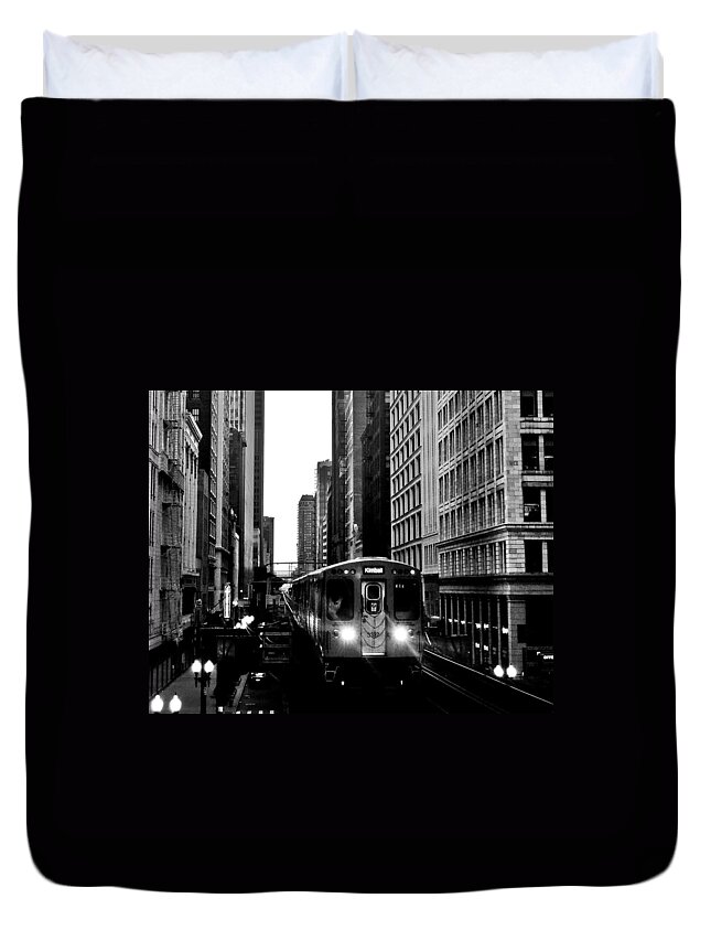 Chicago Duvet Cover featuring the photograph Chicago L Black And White by Benjamin Yeager