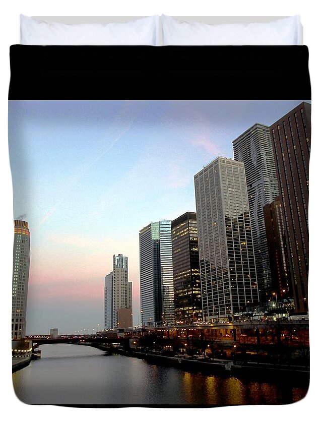 Tranquility Duvet Cover featuring the photograph Chicago River Mouth by J.castro