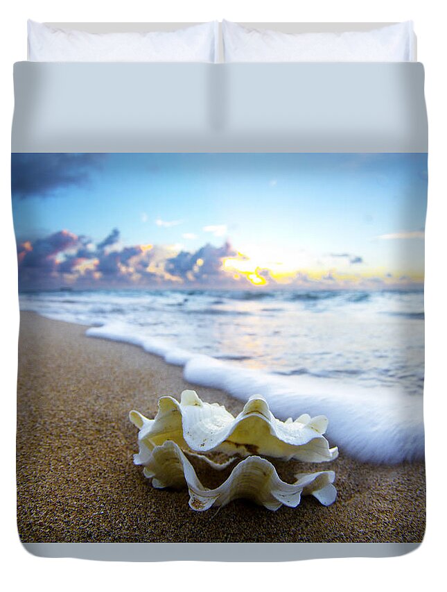 Clam Shell Duvet Cover featuring the photograph Clam foam by Sean Davey