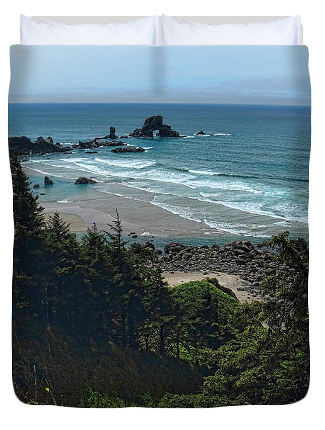 Pacific Northwest Duvet Cover featuring the photograph Crashing Waves by Dale Kauzlaric