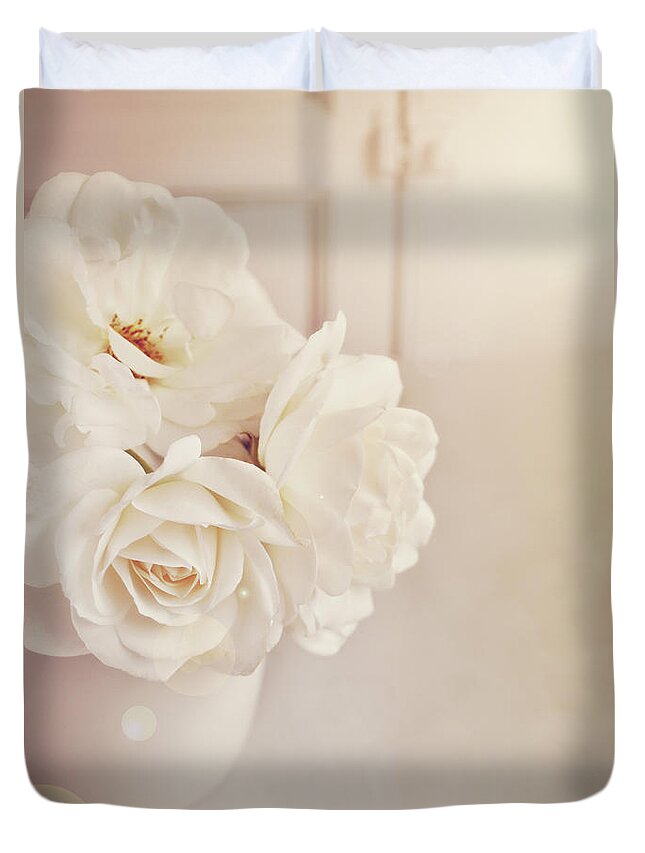 Vase Duvet Cover featuring the photograph Cream Roses In Vase by Photo - Lyn Randle