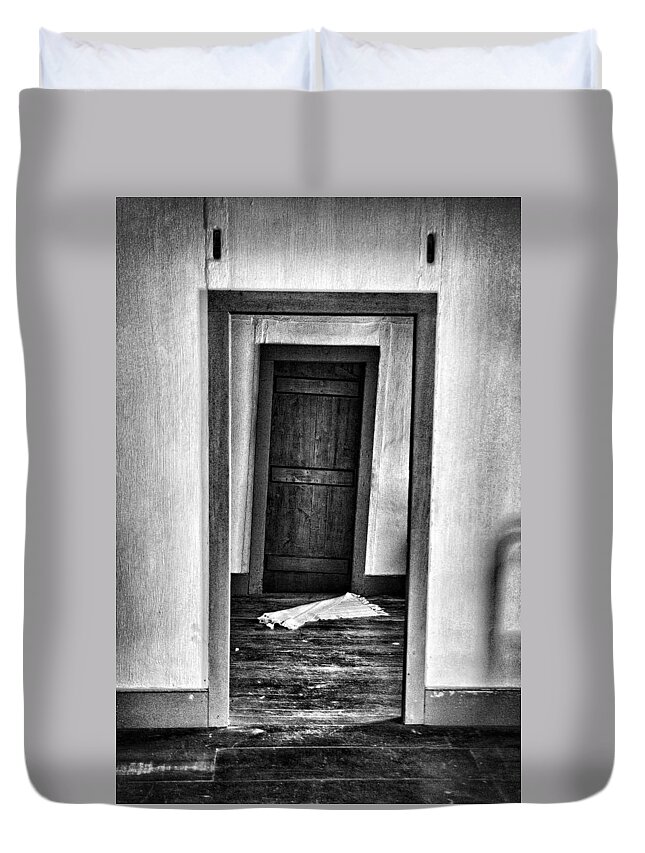 Door Duvet Cover featuring the photograph Crooked Door by Ron Weathers