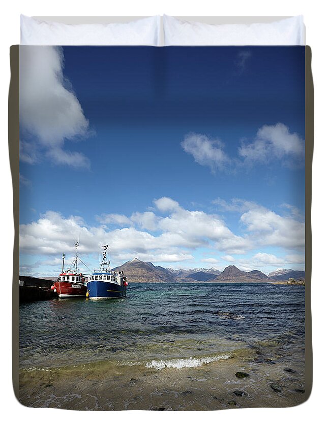 Water's Edge Duvet Cover featuring the photograph Cuillin Mountains And Loch Scavaig From by Elgol