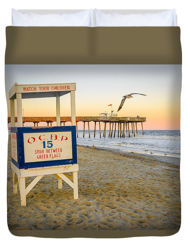 Photobomb Duvet Cover featuring the photograph Days End by Mark Rogers