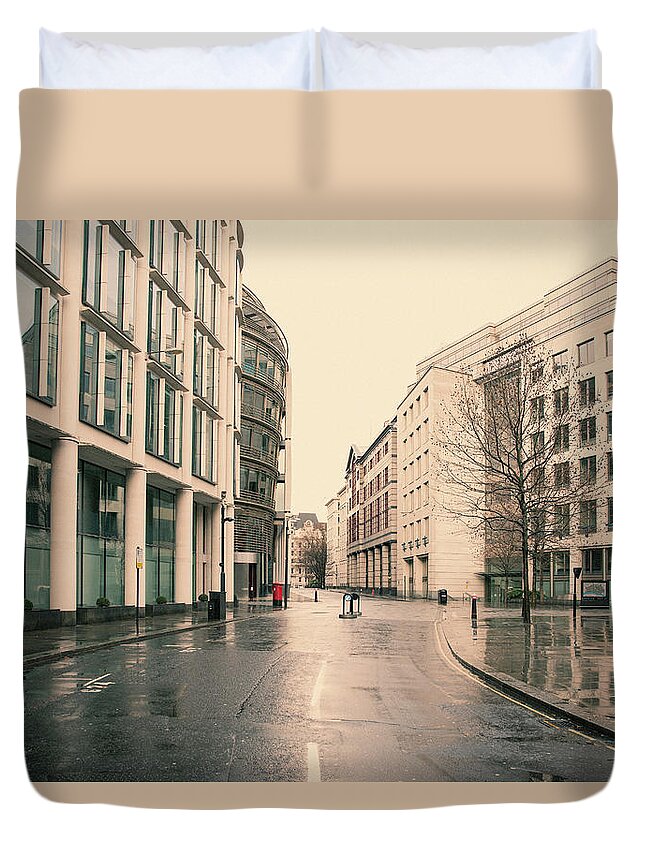 Tranquility Duvet Cover featuring the photograph Deserted London 04 by Nick Dolding