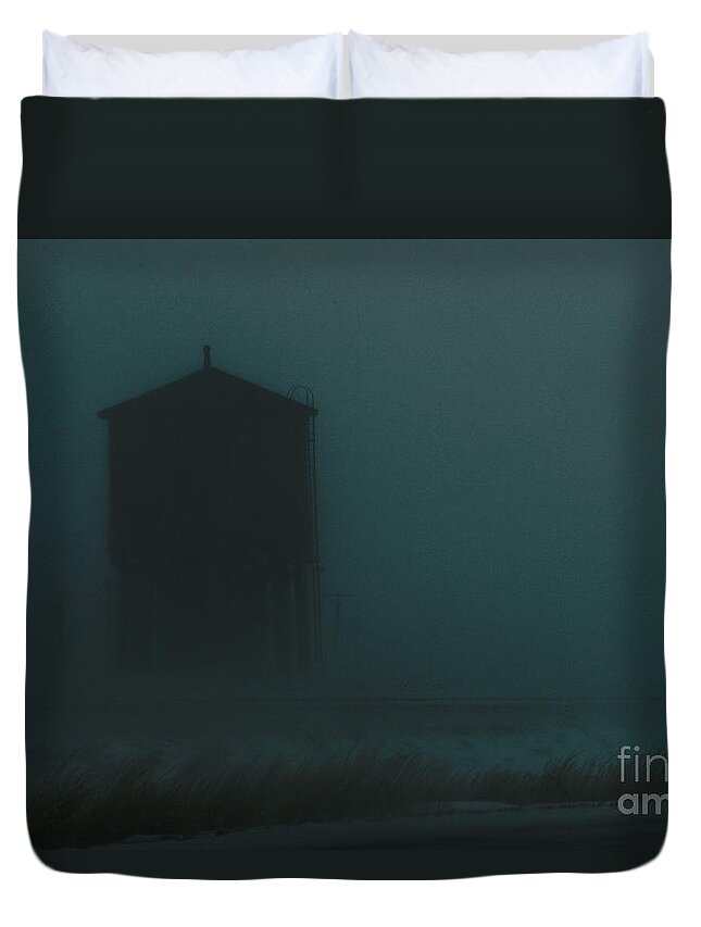 Water-tank Duvet Cover featuring the photograph Desolate Journey by Linda Shafer