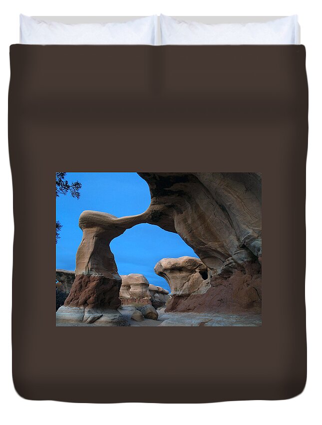 Grand Staircase-escalante Nm Duvet Cover featuring the photograph Devil's Garden Metate Arch 004 by JustJeffAz Photography