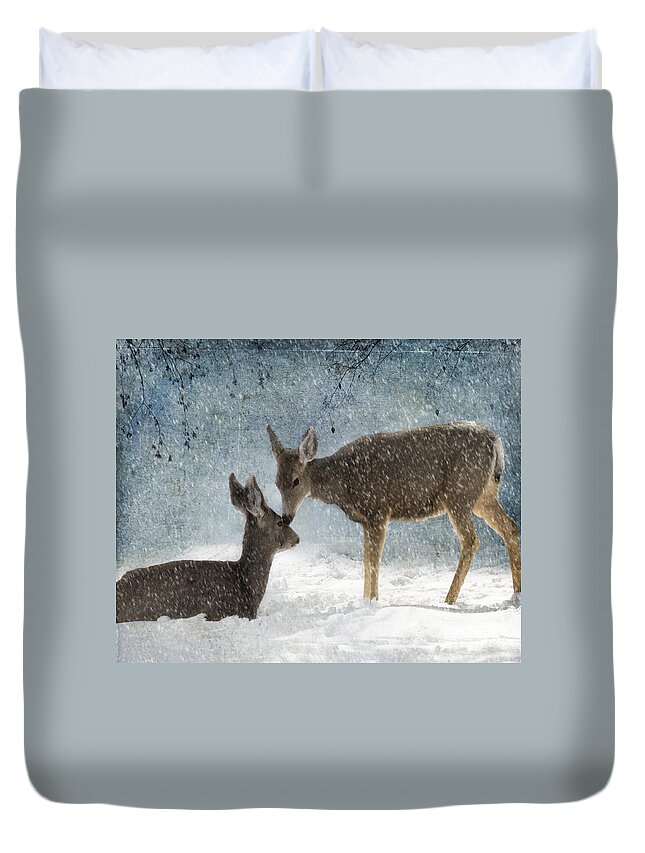 Animal Duvet Cover featuring the photograph Doe a Deer by Juli Scalzi