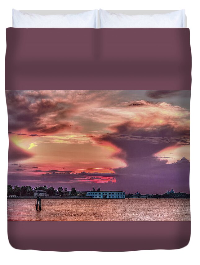 1:2 Duvet Cover featuring the photograph Dusk in Venice by Roberto Pagani