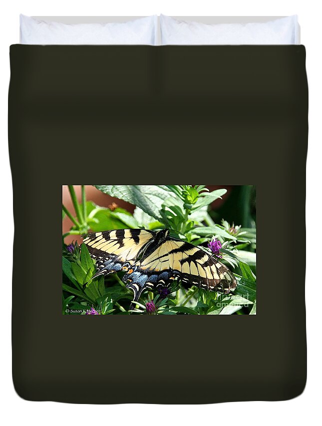 Bug Duvet Cover featuring the photograph Expansive by Susan Herber