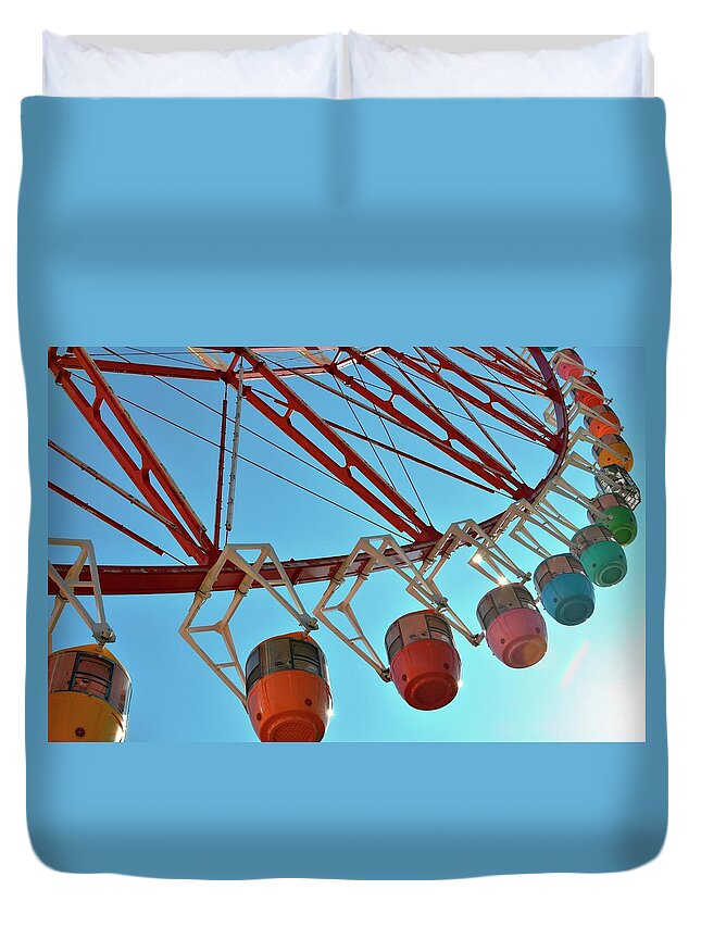 In A Row Duvet Cover featuring the photograph Ferris Wheel by Keiko Iwabuchi