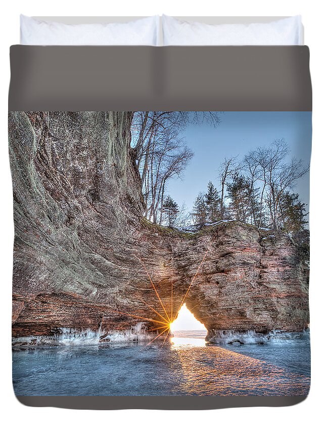 Apostle Islands National Lakeshore Duvet Cover featuring the photograph Final Sunset, Apostle Islands by Paul Schultz
