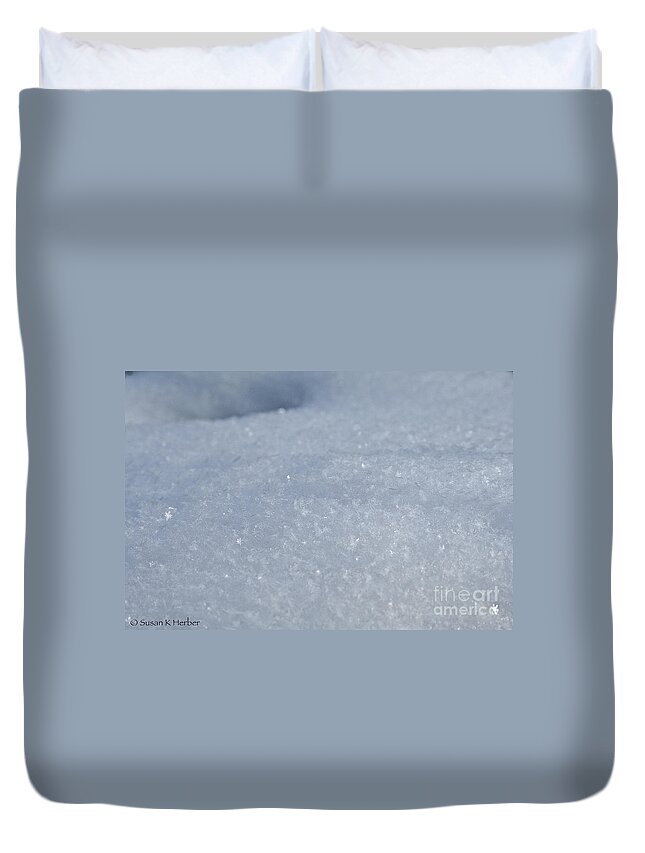 Outdoors Duvet Cover featuring the photograph Flakes by Susan Herber