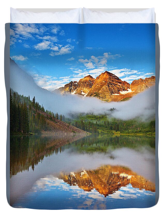 Fog Duvet Cover featuring the photograph Foggy Maroon Morning by Darren White