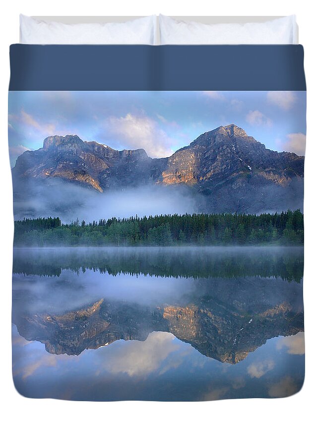 Feb0514 Duvet Cover featuring the photograph Fortress Mountain Shrouded In Fog by Tim Fitzharris