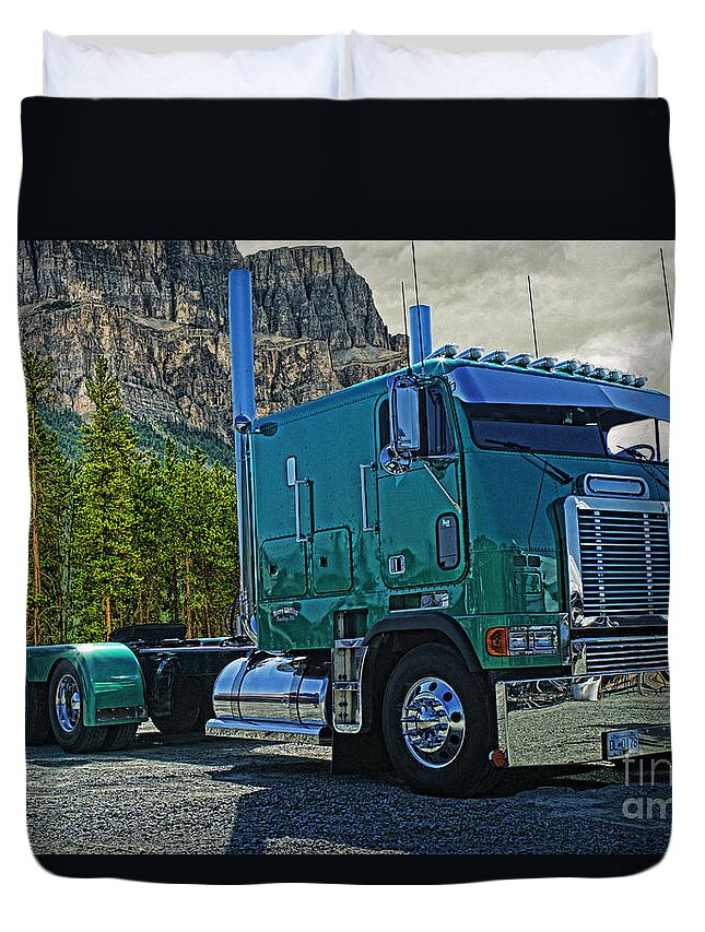 Freightliner Duvet Cover featuring the photograph Freightliner Cabover by Randy Harris