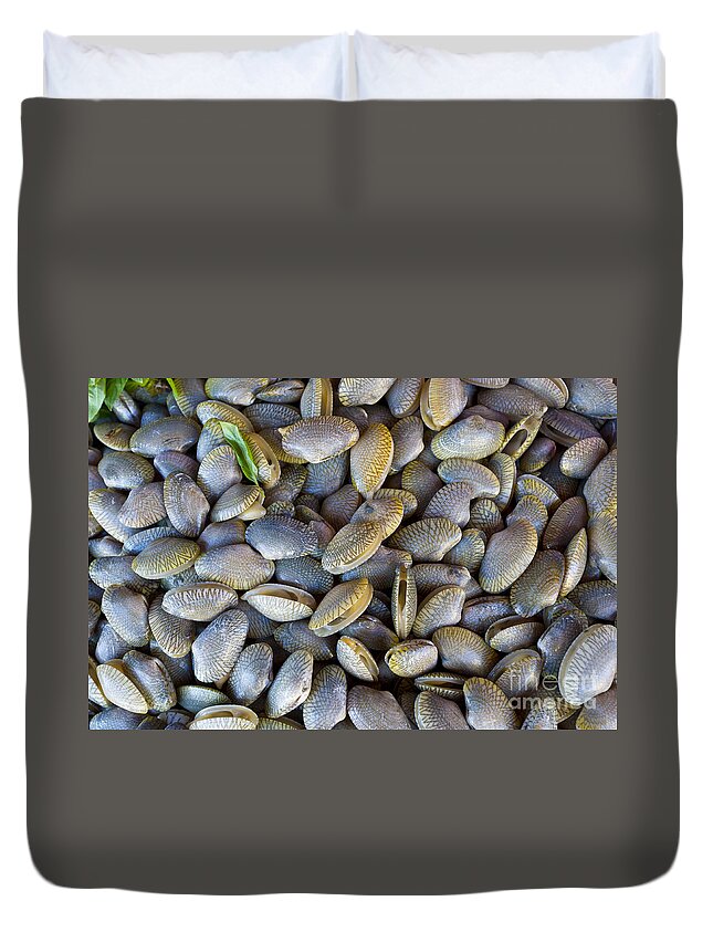 Asian Fish Market Duvet Cover featuring the photograph Fresh Seafood by John Shaw