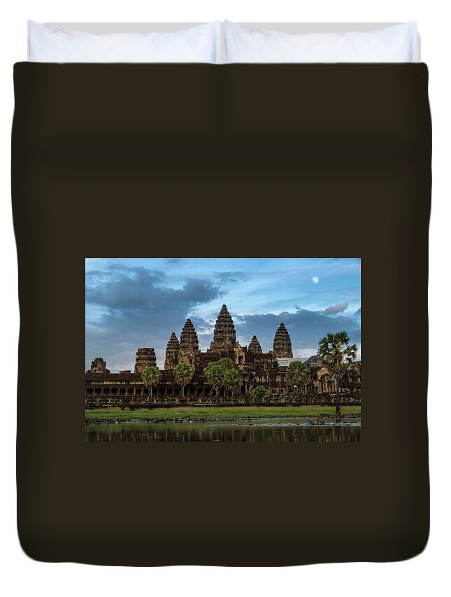Tranquility Duvet Cover featuring the photograph Fullmoon At Angkor Wat by Www.tonnaja.com