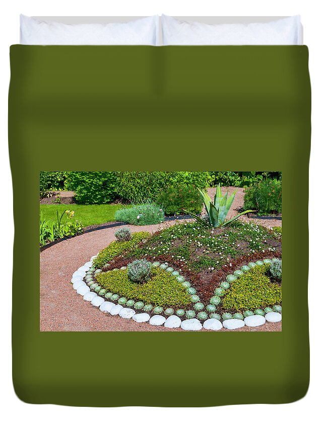 Curve Duvet Cover featuring the photograph Garden Arrangement by Martin Wahlborg
