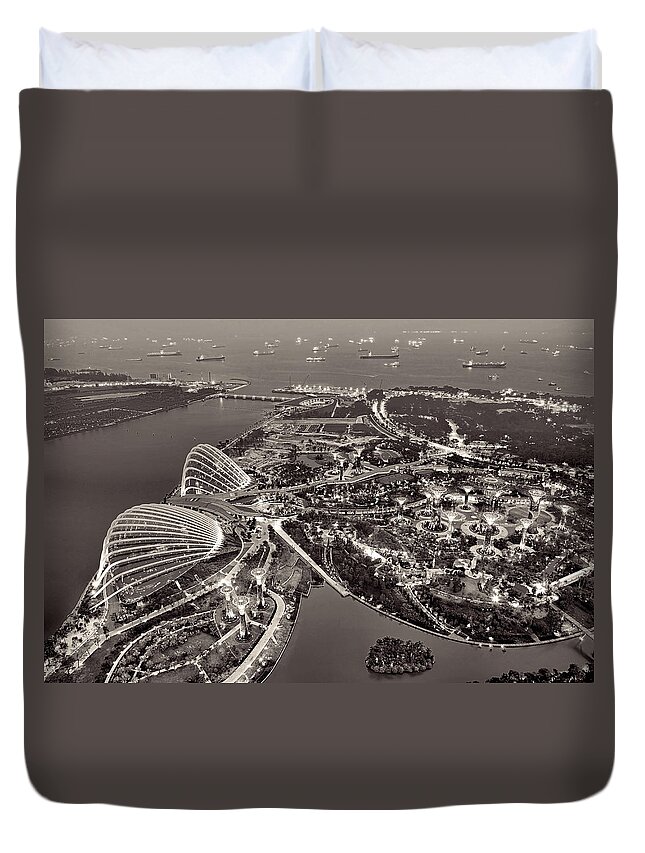 Tranquility Duvet Cover featuring the photograph Gardens By The Bay by Photo By William Cho
