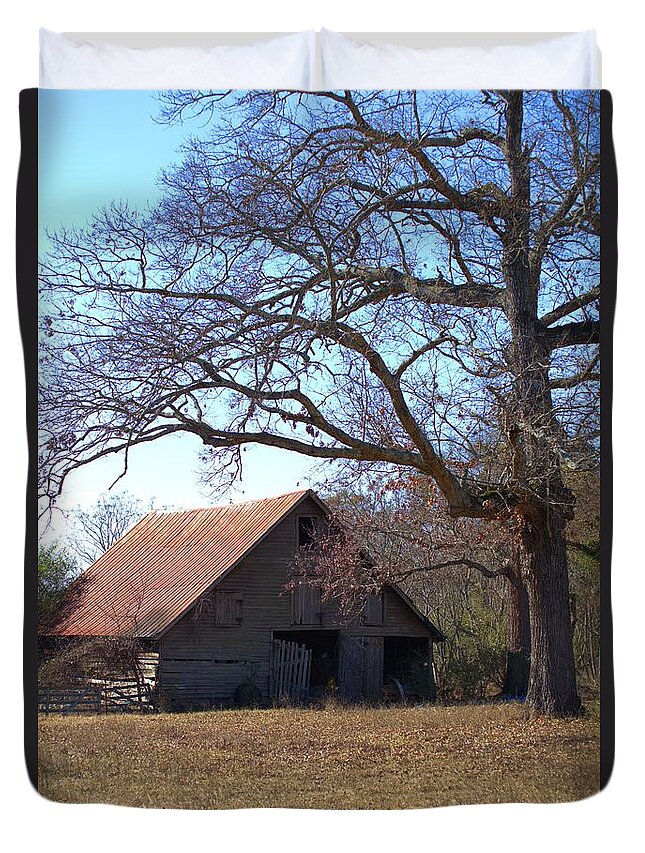 7680 Duvet Cover featuring the photograph Georgia Barn in Winter by Gordon Elwell