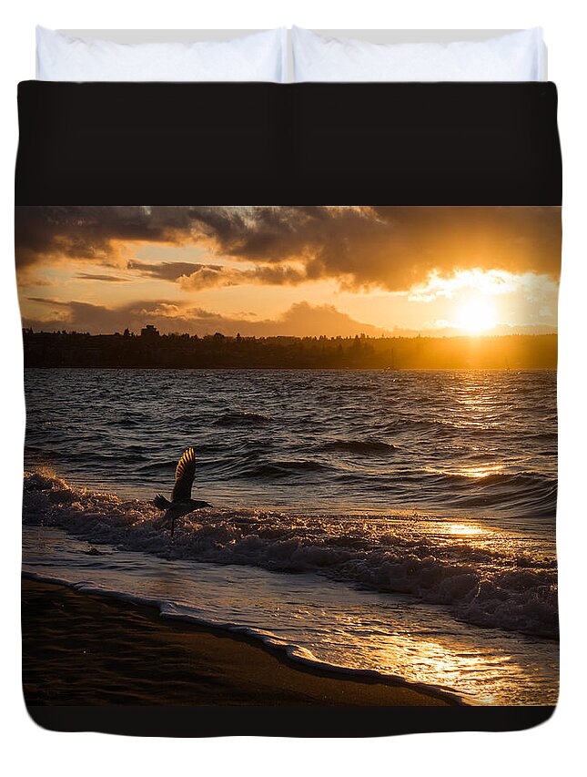Pacific Ocean Duvet Cover featuring the photograph Golden Wings Golden Water by Georgia Mizuleva
