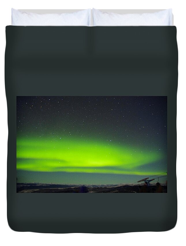 Alaska Aurora Borealis Duvet Cover featuring the photograph Green Lady Dancing 20 by Phyllis Spoor