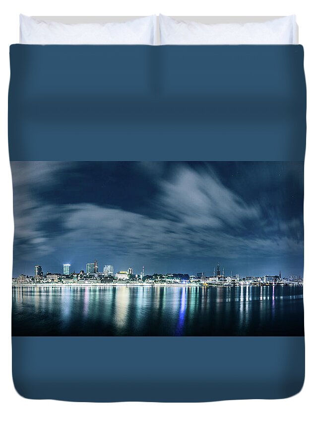 Panoramic Duvet Cover featuring the photograph Hamburg Panorama by Ricowde