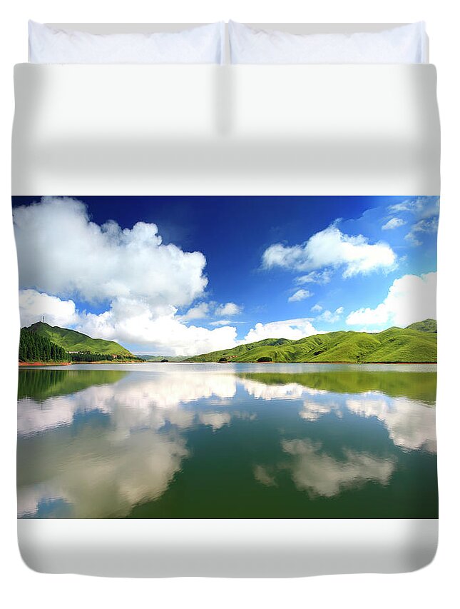 Water's Edge Duvet Cover featuring the photograph Heavenly Lake In Quanzhou by Bihaibo