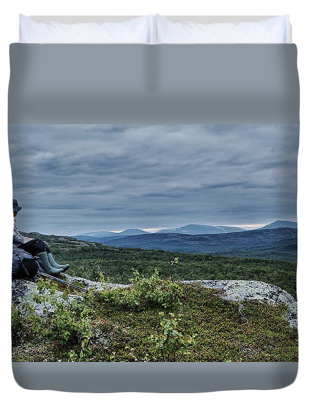 Arctic Duvet Cover featuring the photograph Hiker's Dream by Pekka Sammallahti