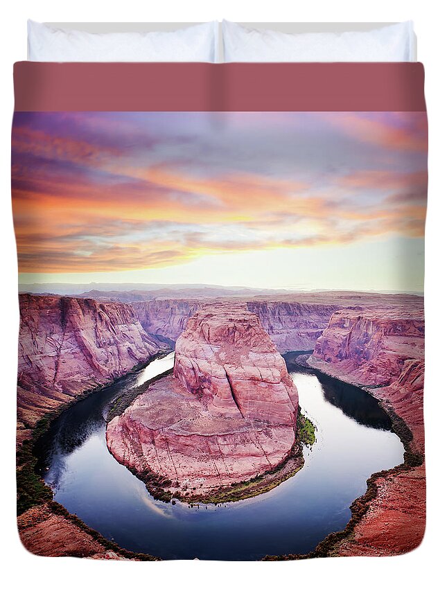 Majestic Duvet Cover featuring the photograph Horseshoe Bend At Dusk by Fernandoah