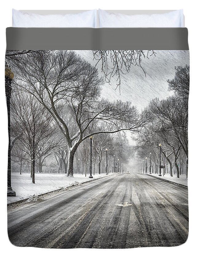 Washington Duvet Cover featuring the photograph Independence Avenue by Robert Fawcett