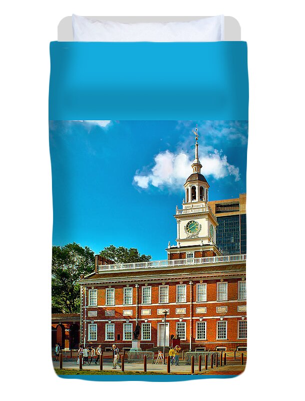 Independence Duvet Cover featuring the photograph Independence Hall by Nick Zelinsky Jr