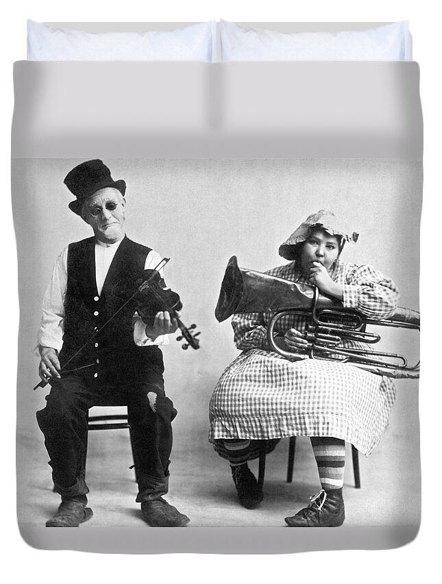 1035-468 Duvet Cover featuring the photograph Jimmie and Blanche Creighton by Underwood Archives