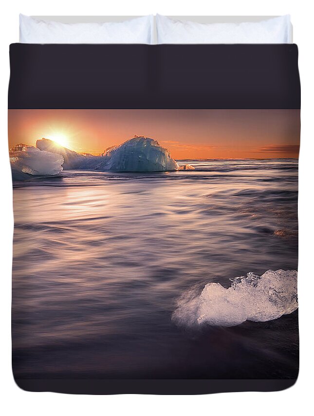 Tranquility Duvet Cover featuring the photograph Jökulsárlón by Photography By Byron Tanaphol Prukston