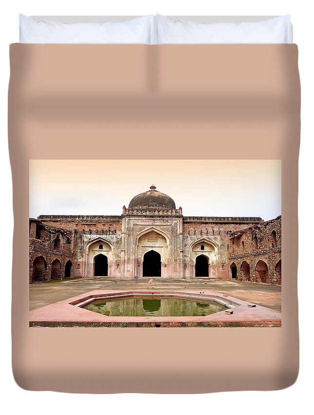 Tranquility Duvet Cover featuring the photograph Khairul Manazil Masjid by Smit Sandhir