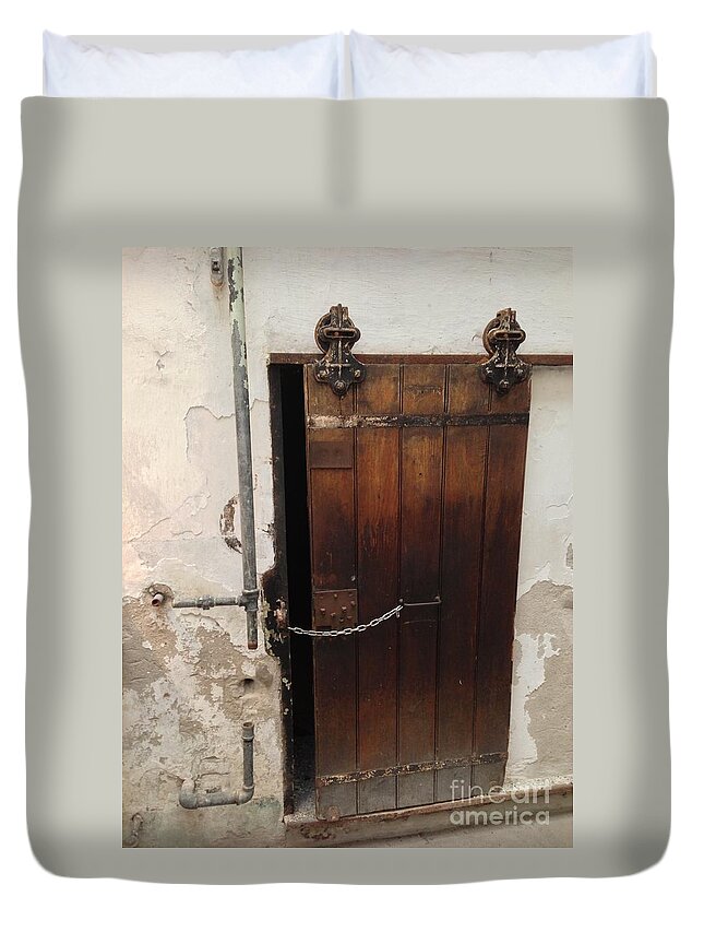 Eastern State Penitentiary Duvet Cover featuring the photograph Knrn0401 by Henry Butz