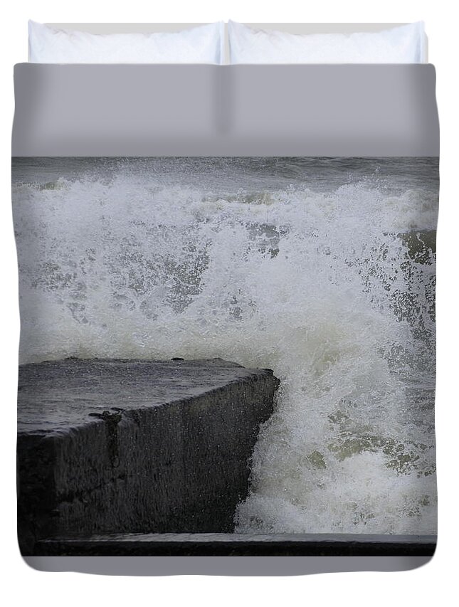 Horizontal Duvet Cover featuring the photograph Lake Erie Waves by Valerie Collins