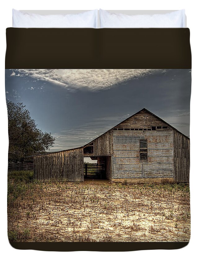 Barn Duvet Cover featuring the photograph Lake Worth Barn by Jonathan Davison