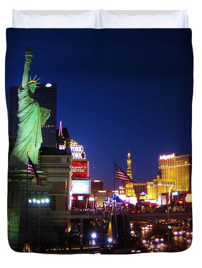 Liberty In Vegas Duvet Cover featuring the photograph Liberty in Vegas by John Malone