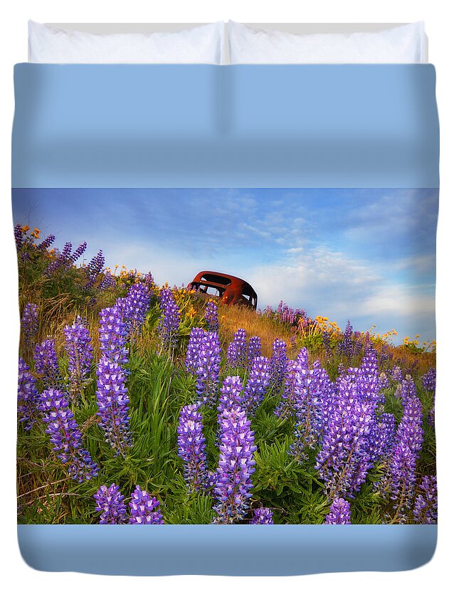 Life Duvet Cover featuring the photograph Life and Death by Darren White