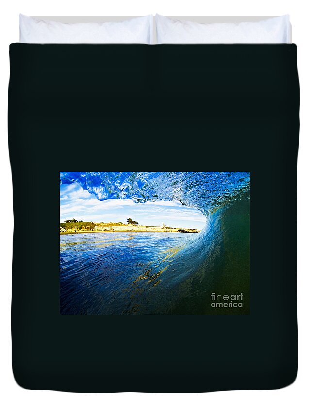Waves Duvet Cover featuring the photograph Lighthouse Wave 1 by Paul Topp