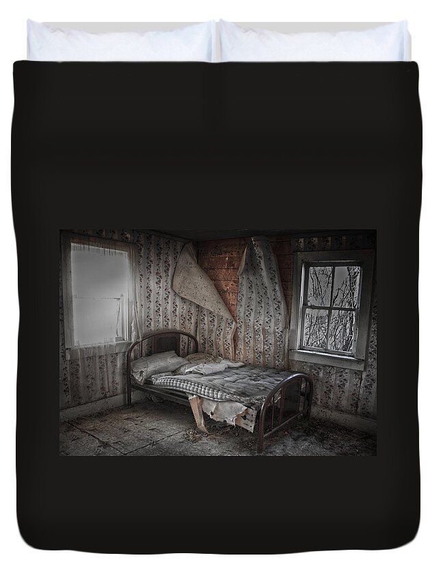 Bed Duvet Cover featuring the photograph Lonely Dreams by J C