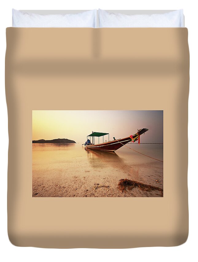 Scenics Duvet Cover featuring the photograph Long Tail Boat by G.v Photographies
